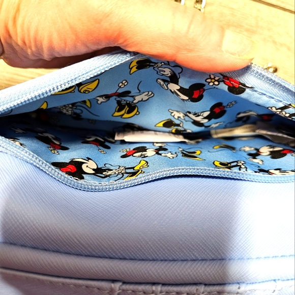 NWOT Loungefly×Disney Minnie Mouse Polka Dot Bow Crossbody Wristlet Wallet Blue - Picture 7 of 15